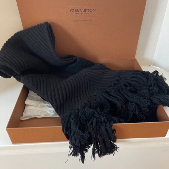 Louis Vuitton Large Rib Scarf with Pockets Wool Cashmere Blend Black Preloved - Picture 2 of 6